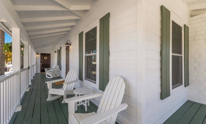 Downtown Boca Grande Historic District Apartamento | Experience comfort at Anchor Inn, a charming 2-bedroom retreat in the heart of Boca Grande,