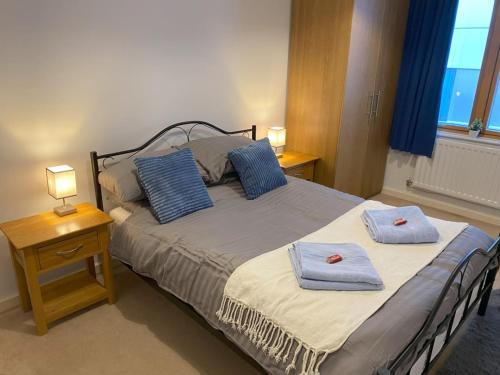 Canon's Marsh Apartamento | Anchor Walk Central Location Long Stays by Max Wilde