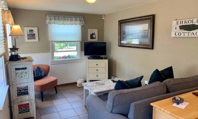 Long Beach Cabaña | Anchorage Cottages Unit 1 Dog friendly and close to the beach