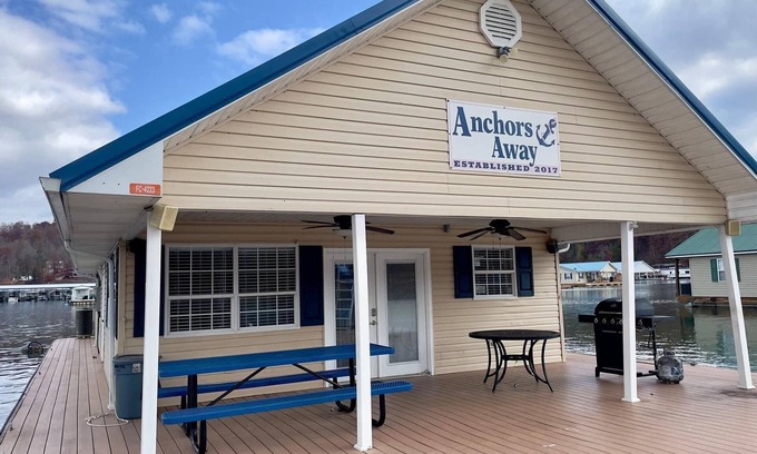 Big Creek Alquiler De Eote | Anchors Away Floating Home @ Whitman Hollow Marina / Froggies Patio Bar