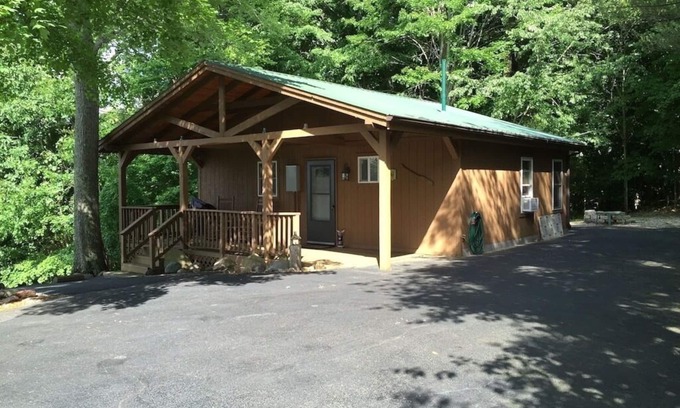 Byrdstown Cabina | Anchors Away - Minutes to Star Pointe, Eagle Cove and Sunset Marinas