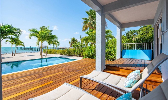 Summerland Key Casa | Anchors Aweigh: Stunning Oceanfront Views, Dockage, Private Pool, Tiki Hut, Spacious & Dog-Friendly!