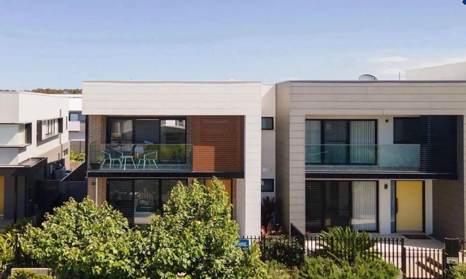 Shell Cove Casa | Anchor’s Rest - Modern and fresh family escape close to marina, cafes, restaurants and beaches