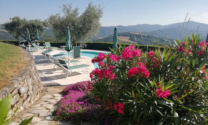 Santa Reparata Casa | Borgo antiguo restaurado en la cima de la colina (Fuoco)