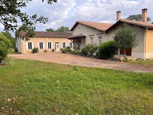 Lamothe-Montravel Casa | ancien chai rénové dans un parc clos de 3 hectares