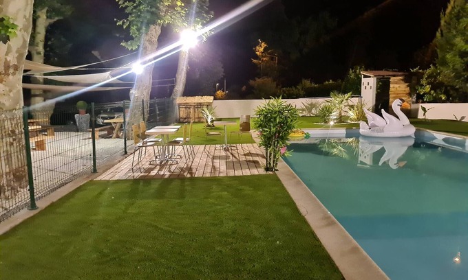 Le Breuil Casa | Ancien Hôtel, chambres individuelles, Piscine situé Le Creusot