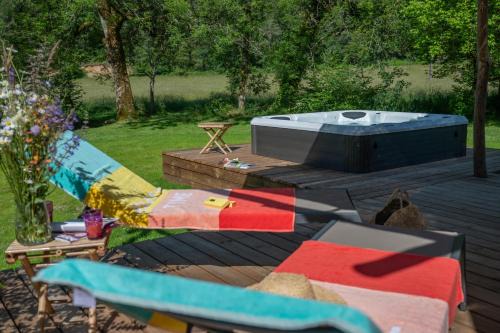 Thonac Casa | Ancien moulin avec Jacuzzi