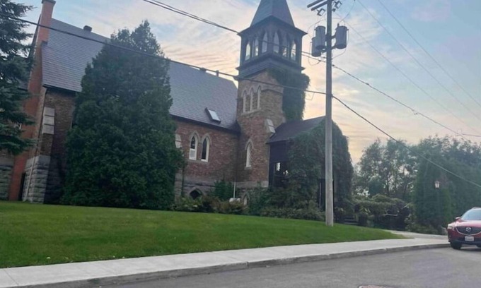 Desjardins Casa | Ancienne Église Pour un Séjour de Rêve au Coeur du Vieux-lévis!