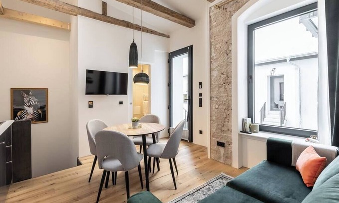 Weissensee Apartamento | Ancient 33sqm 2room maisonette apt. Near center.
