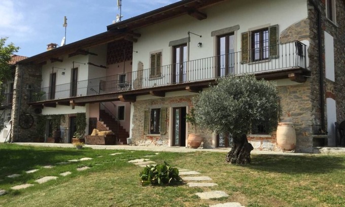Arona Apartamento | ancient "cascina motto" three-room apartment