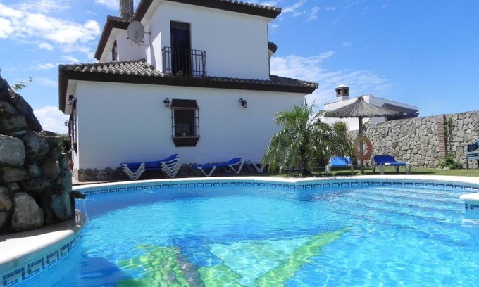 Conil de la Frontera Villa | Estilo andaluz, piscina privada con agua salada, a solo 500 metros de Conil, jardín paisajista, barbacoa de ladrillo - Casa Maria del Carmen -