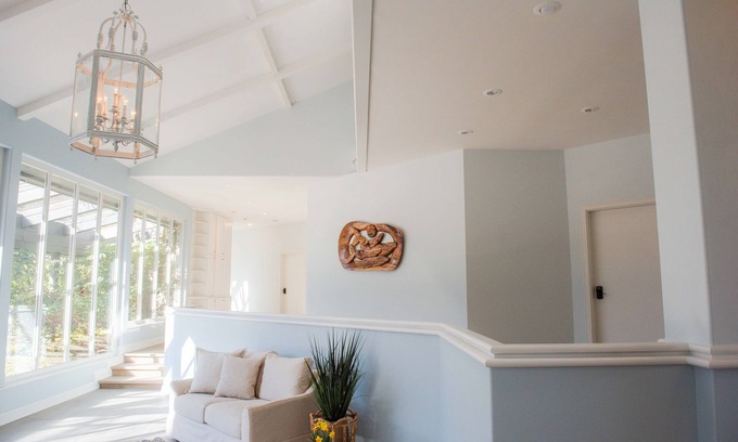 Cobble Hill Villa | Anderson Lane l Beach Access l Sleeps 22 / Hot Tub