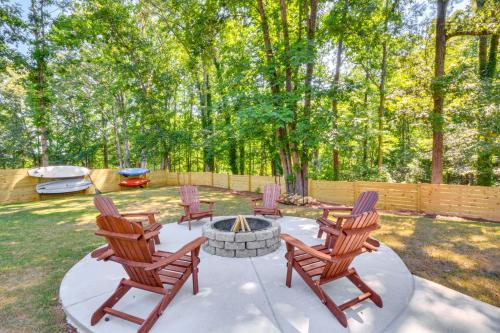Anderson Casa | Anderson Retreat Private Hot Tub and Kayaks!