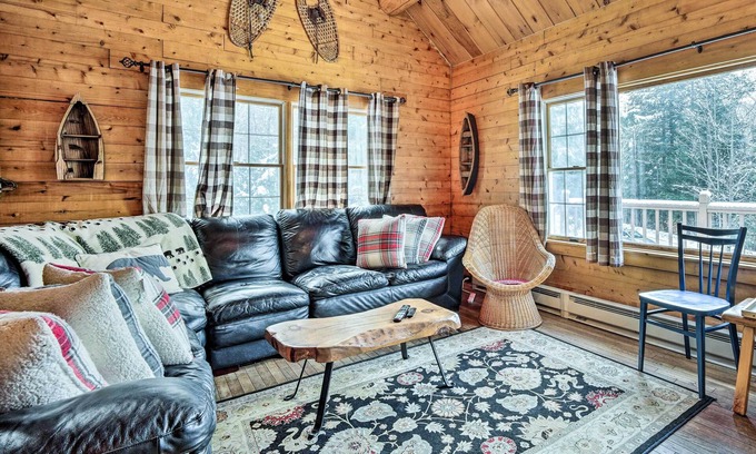 Andover Cabina | Andover Cabin Retreat w/ Hot Tub & Fireplace!