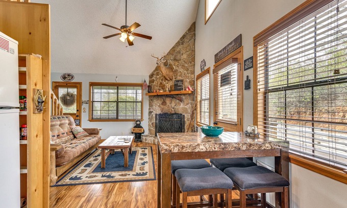 Andrews Cabina | Andrews Cabin w/ Fireplace, Deck & Mountain Views!