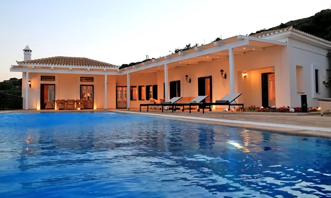 Paleopolis Villa | Andros Cícladas, caballos para cabalgar, piscina, tenis y canchas de baloncesto