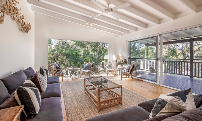 Eagle Bay Casa | Anelga - Beachfront on Eagle Bay
