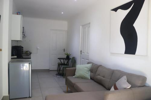 Assagay Casa | Angazi Guesthouse Unit 3 - Modern 2 Bedroom Apartment with Pool