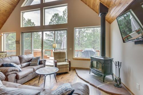 Angel Fire Casa | Angel Fire Cabin with Deck 3 Mi to Ski Lifts!