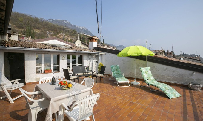 Cecina Casa | Angela -Terrace & beautiful View lake, Toscolano Maderno, Italy