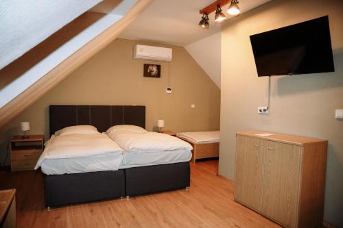 Kelsterbach Casa | Angelis Pension Frankfurt Airport