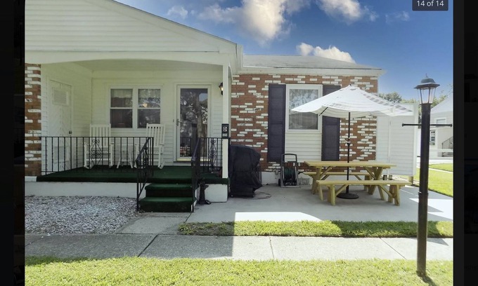 Admiral Estates Casa | Angel’s place few short blocks to the beach