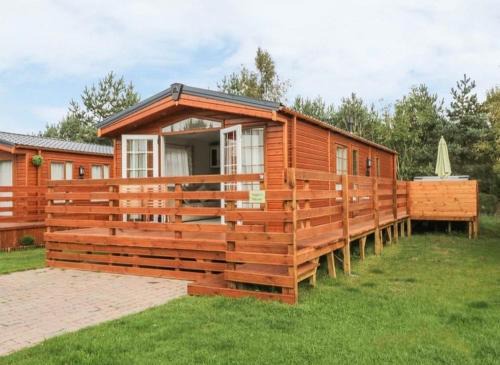 Morpeth Cabina | Angie's Haven, Superb 2 Bedroom Lodge with Hot Tub - Sleeps 6 - Felmoor Park