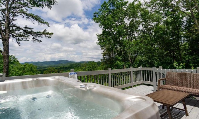 Fairview Casa | Angie's Mountain Overlook Hot Tub and Views!