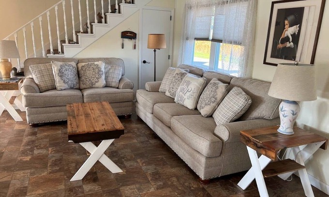Howe Casa | Angler's Place at Pigeon Lake