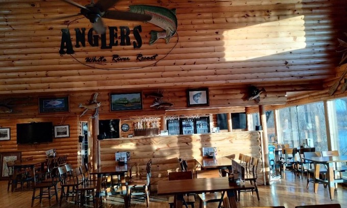 Mountain View Hotel | Anglers Riverfront Motel