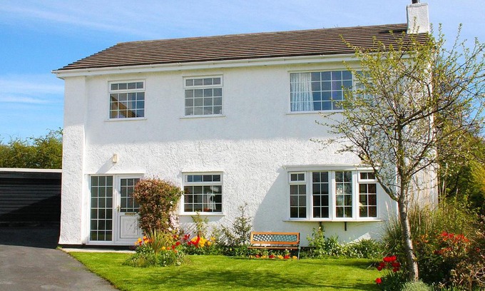 Menai Bridge Casa | Anglesey White Haven