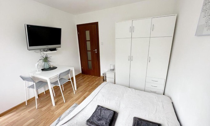 Wola Hotel | Anielewicza 26 Rooms