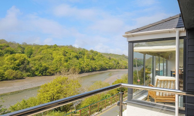 Looe Cabaña | ANJOMA, pet friendly, country holiday cottage, with a garden in Looe