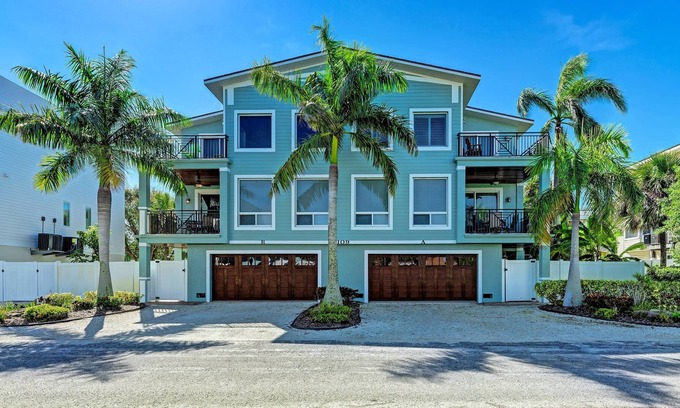 Bradenton Beach Casa | Anna Maria Island Beach Palace