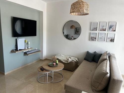 Petaloudes Apartamento | Anna Maria Suite