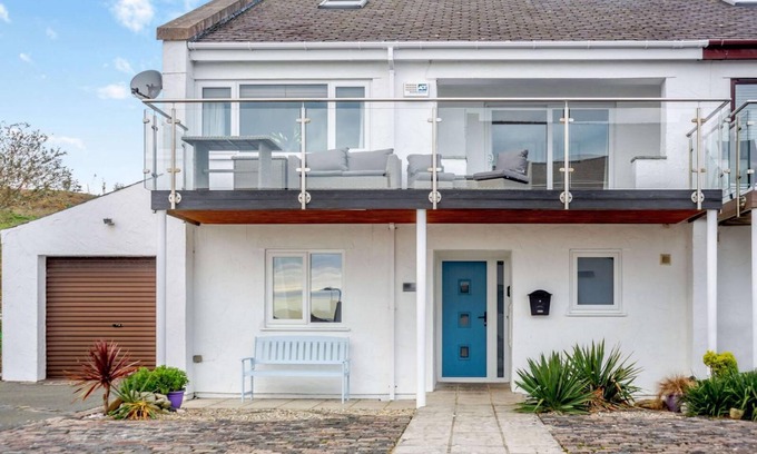 Abersoch Casa | Annedd Lon: 4 Bed house with sea views and a short walk to the beach and village