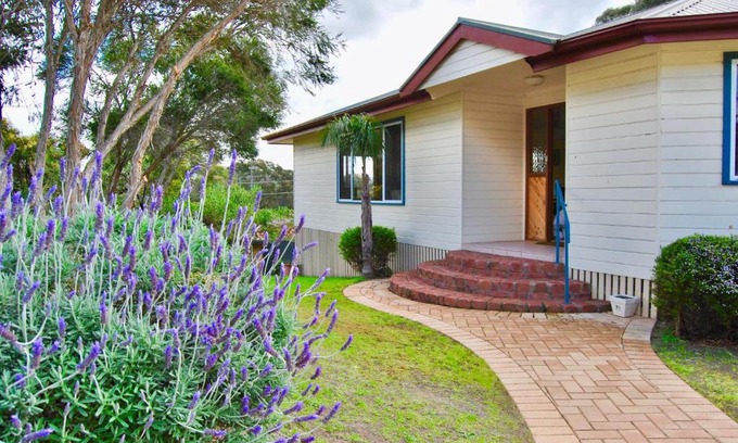 Victor Harbor Casa | Annie's Balquhidder Cottage