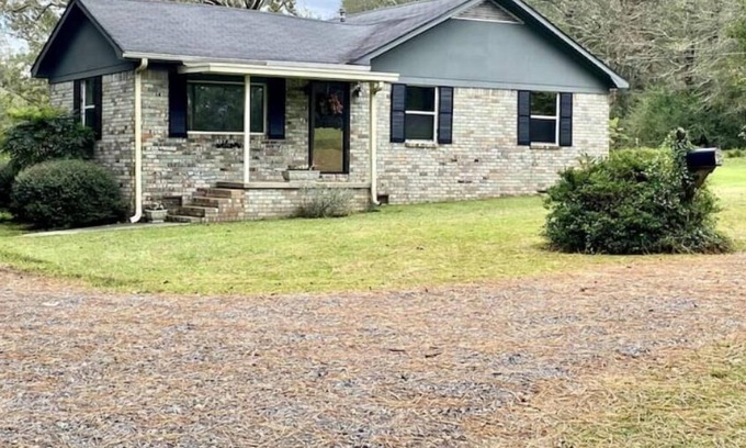 Laurel Cabaña | Annie's Place: Cozy Cottage Close to Downtown