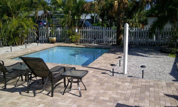 Ilexhurst Casa | Anthony Beach Cottages - Bare Pies Retreat - Piscina cabaña de 3 dormitorios en pantano