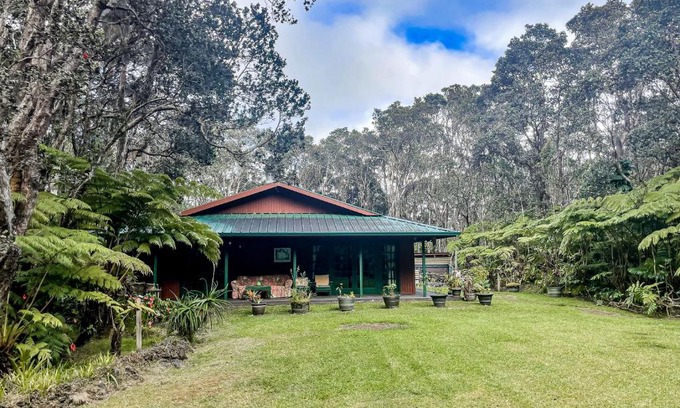 Volcano Casa | Anthurium Cottage