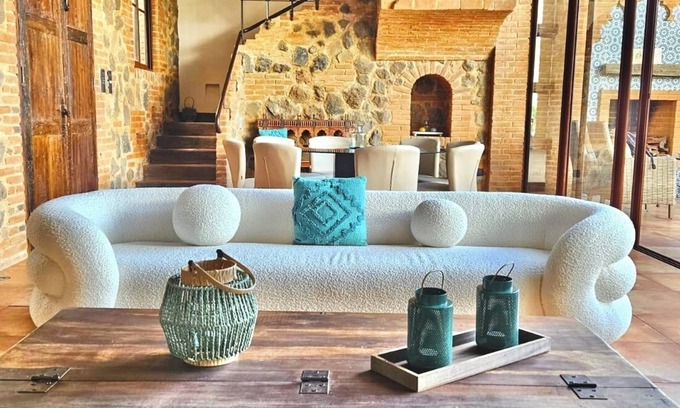 Ciudad Vieja Casa | Antigua Luxury Stay with Jacuzzi. Roof top fire pit and those volcano views!!