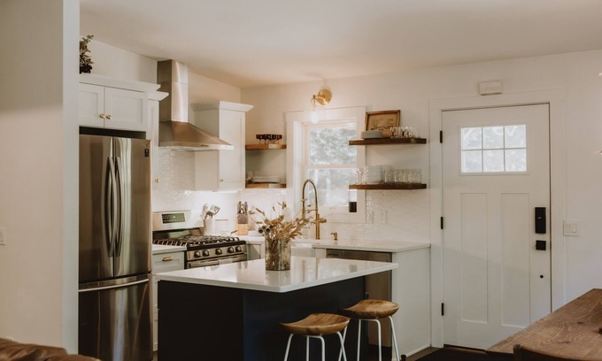 Stratton Casa | Antique charm 8 minutes from Stratton slopes!