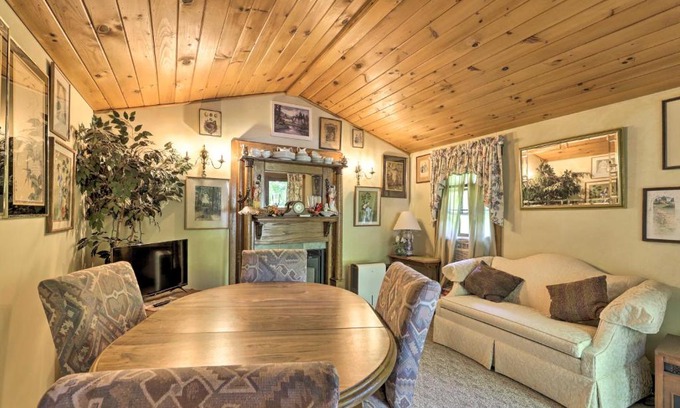 Woodstock Casa | Antique-Filled Home, half Mi to Woodstock Fair