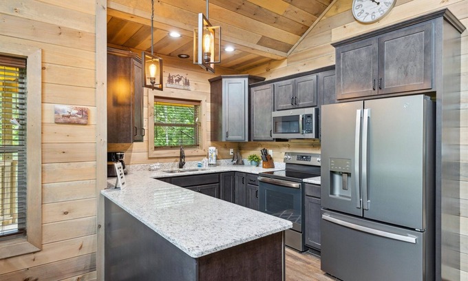 Gatlinburg - Pigeon Forge Cabina | Antler Ridge 3 Bedroom Cabin by RedAwning