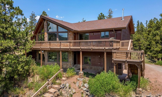 Greer Cabina | Antler Ridge Ridgehouse