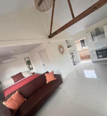 Faaa Casa | Anuarii Lodge Cash only