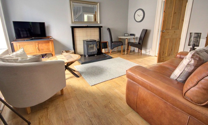 Golspie Cabaña | Anvil House is a quirky, 1 bedroom house, located at the heart of the village of Golspie, Sutherland