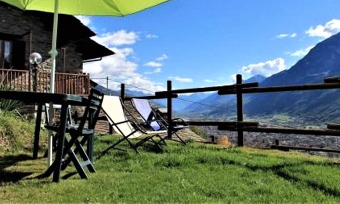 Aosta Cabaña | Aosta: EVENTO DE ALOJAMIENTO VISTA PANORÁMICA DE LA COLINA DE AOSTA