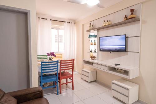 Caioba Apartamento | Apê 100m mar, suíte, Wi-Fi, ao lado do Sesc Caiobá
