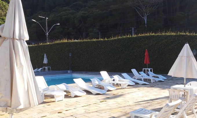 Olaria Apartamento | AP 2 Qts wifi Chimenea Piscina Sauna Quadra play / Zona de Picnic